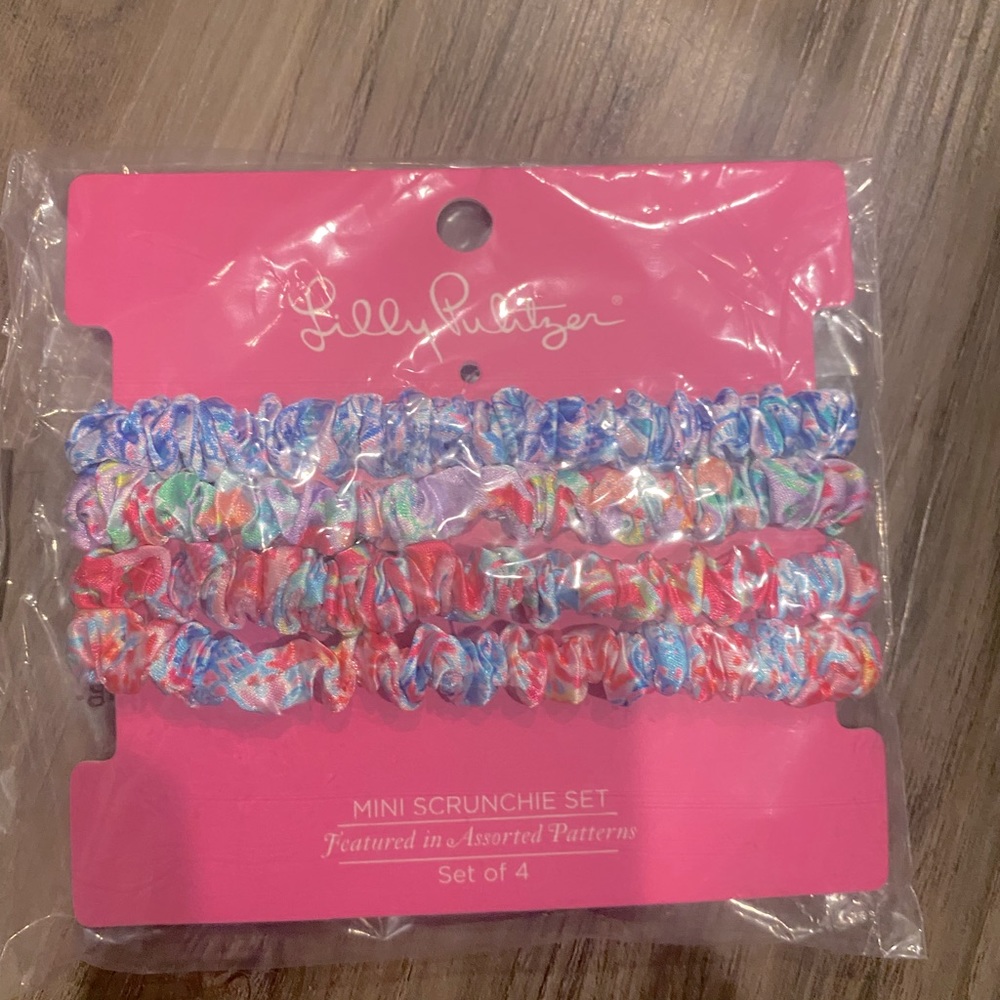 BNWT Lilly Pulitzer Satin Scrunchie set